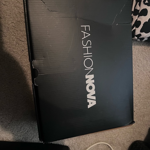 Fashion Nova 🐍 booties👢! These are 🔥 - Picture 5 of 6